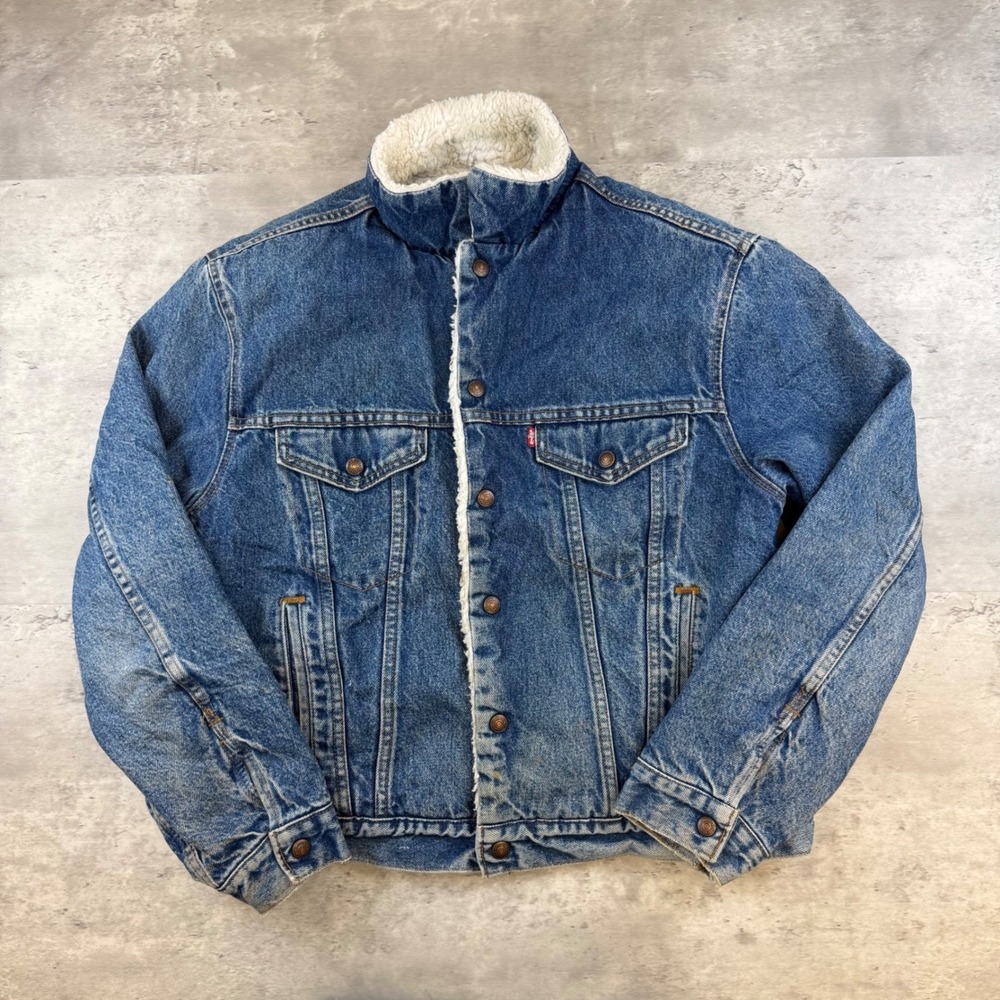 Vintage Levis Sherpa Lined Denim Trucker Jacket Made in USA Blue 44R Mens L